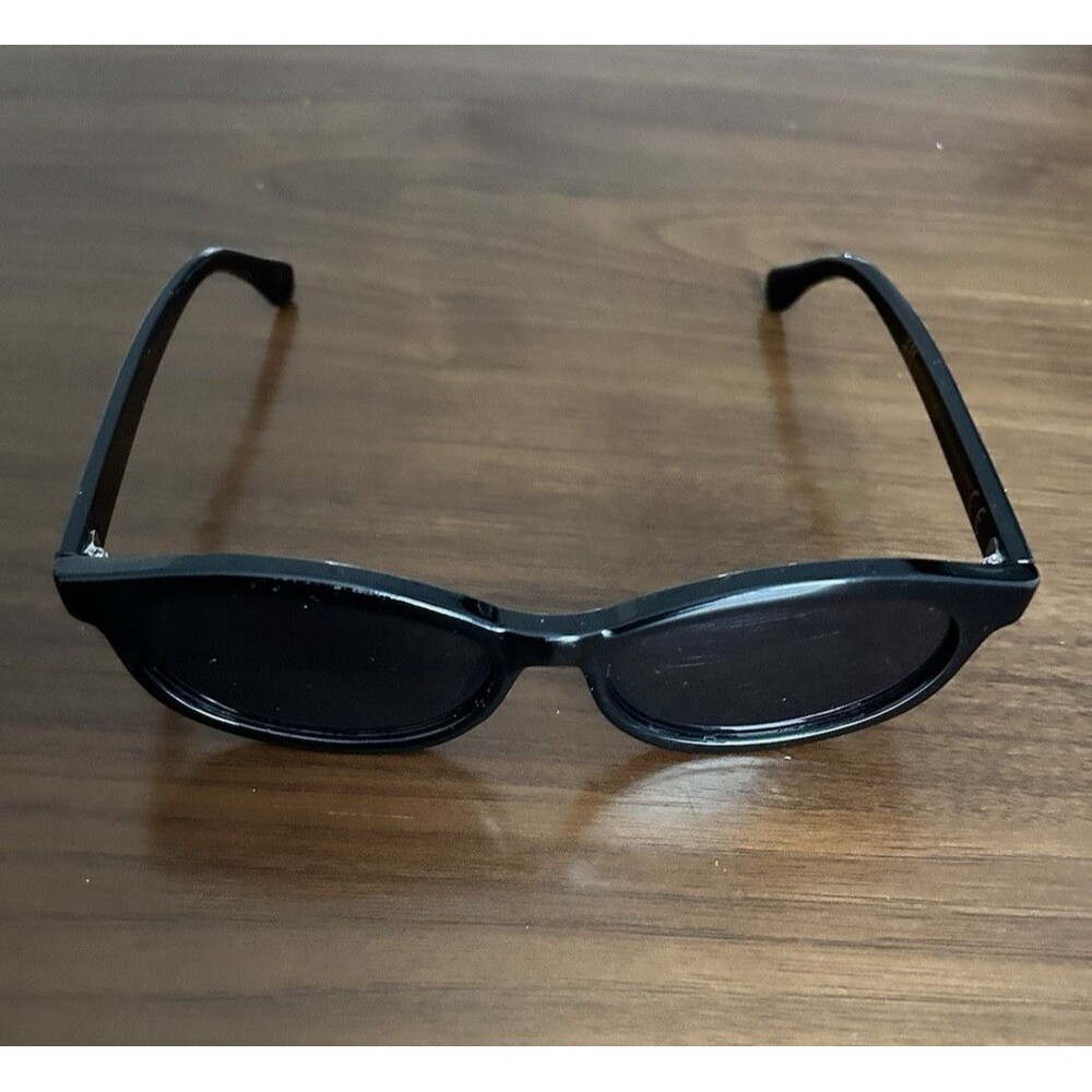 H&M 1343516 Cat eye Sunglasses Black Plastic/  Black Tinted Lenses UV400 used